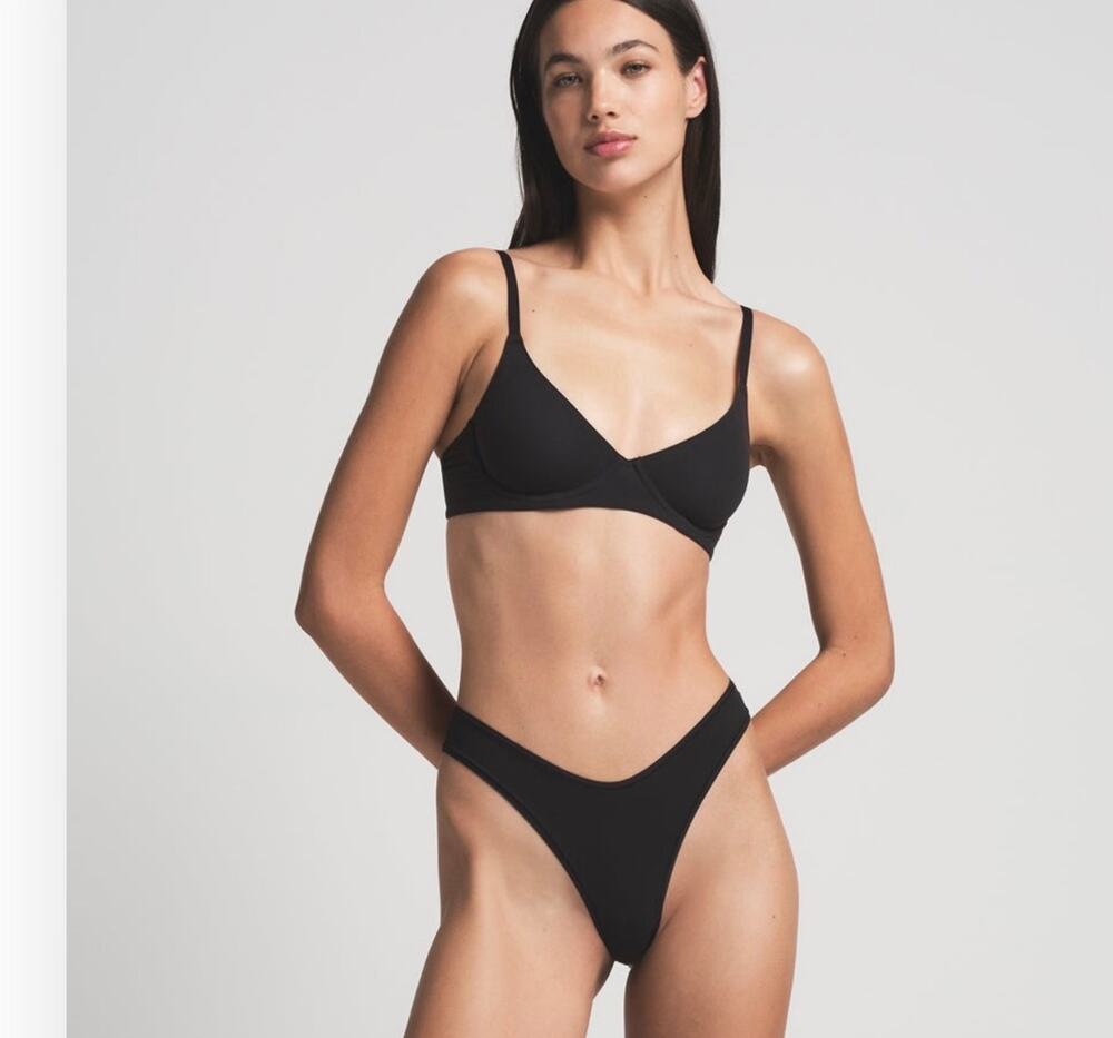 Skims fits everybody unlined Demi bra onyx 32B